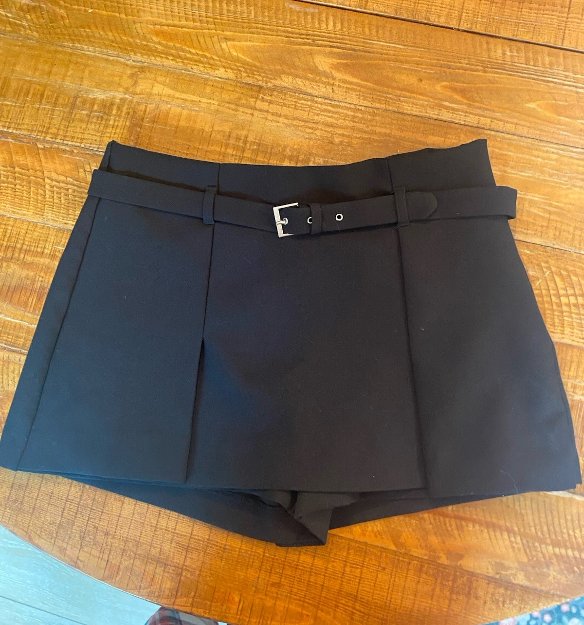 ZARA Women's Black Skirt Shorts Size M Buckle Accent Flat Front Solid