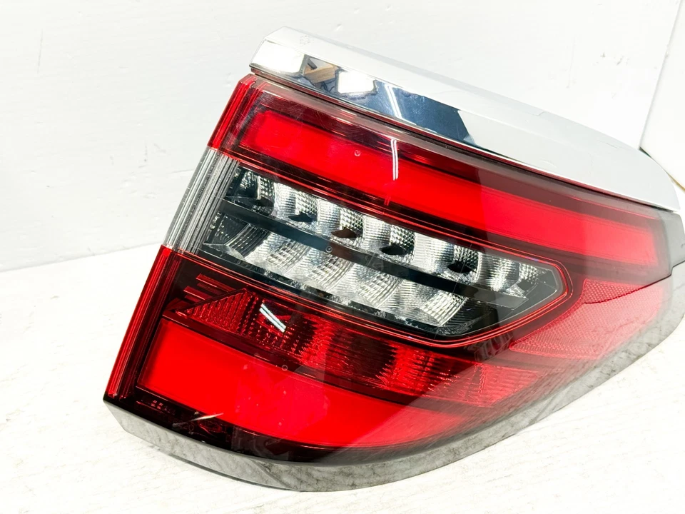 Conjunto de lámpara LED de luz trasera lateral derecha para pasajero Nissan Armada 2021-2024 OEM Foto 2 de 4