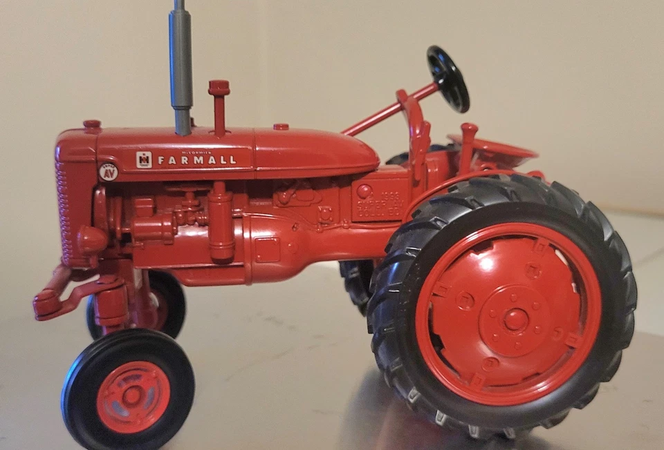 1/16 Ertl Farmall AV 拖拉机无盒 — 第 3/4 张图片