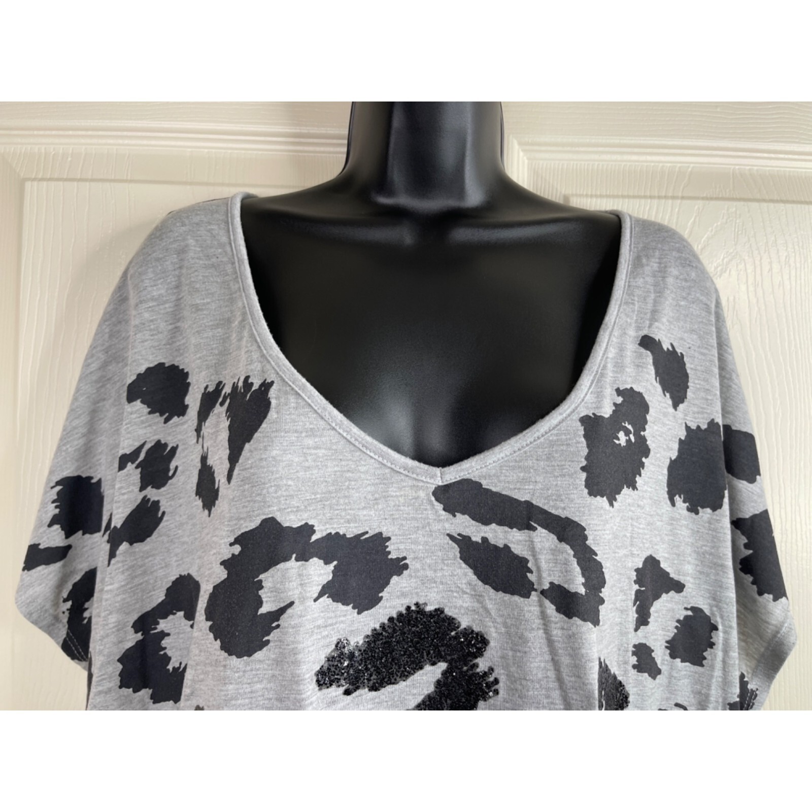 Bongo Top Womens Plus Size 3X Short Sleeve Oversized Gray Black Leopard ...