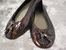 GA12 ANNE KLEIN iFlex Brown Tortoise Patent Tassel Cap Toe Ballet Flats Sz 7.5