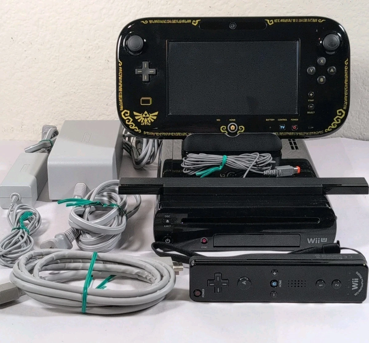 Nintendo Wii U - Deluxe NTSC-U/C (US/CA) Video Game Handheld