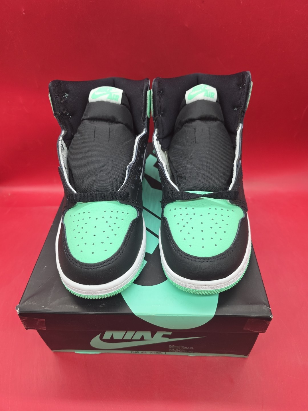 Air Jordan 1 Retro High OG (GS)/White-Black-Green Glow FD1437-130/Size: 4Y (NEW) thumbnail 4