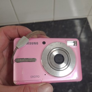 Samsung D1070 Digital Camera - 10.2MP - 6.3-18.9mm Zoom - Pink - Tested & Works