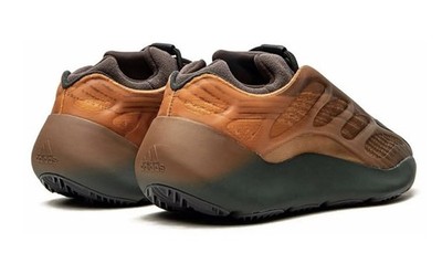 Adidas Yeezy 700 V3 Copper Fade GY4109 Sneaker Neu Gr. 44 neu mit Karton