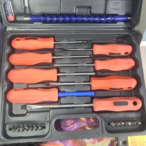 Pittsburgh 32 Pc Screwdriver Set - TPR Handles, Carrying Case, Carbon Steel - Picture 3 of 12