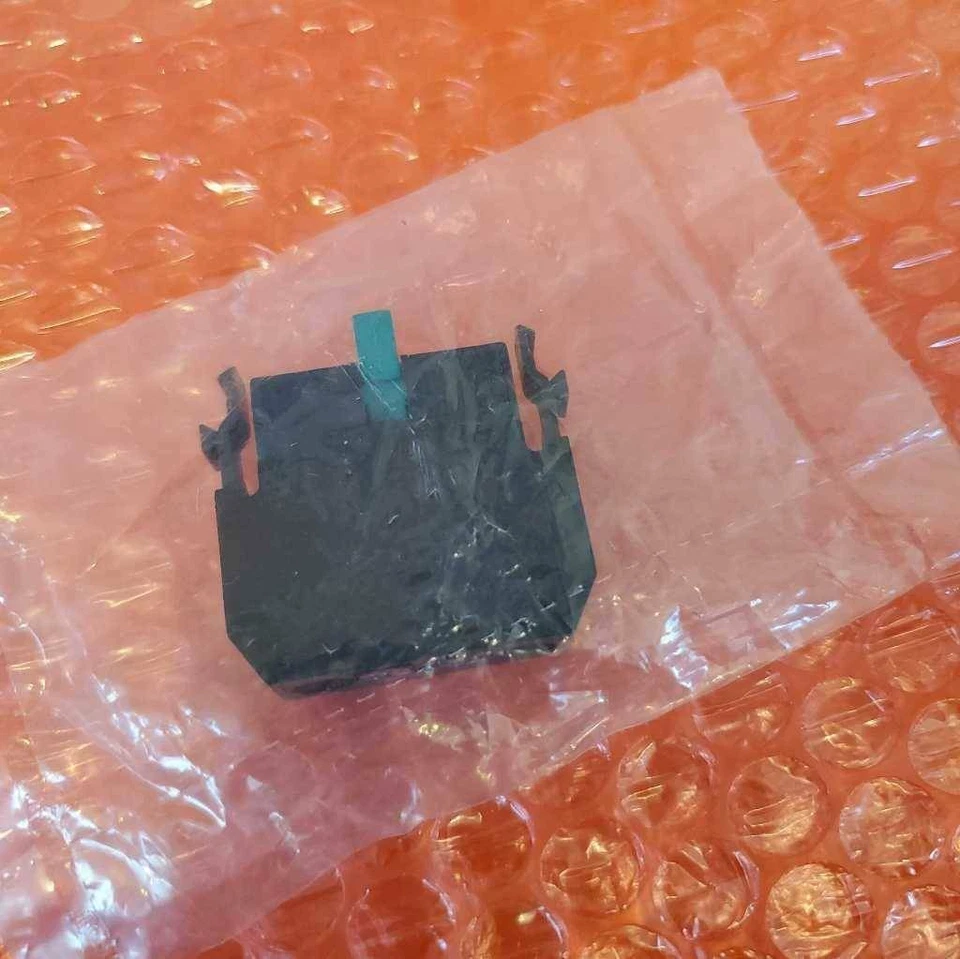 Cutler - Hammer E22B2 Contact Block A1 Black 120V 240V 440V Brazil - Image 4 of 4