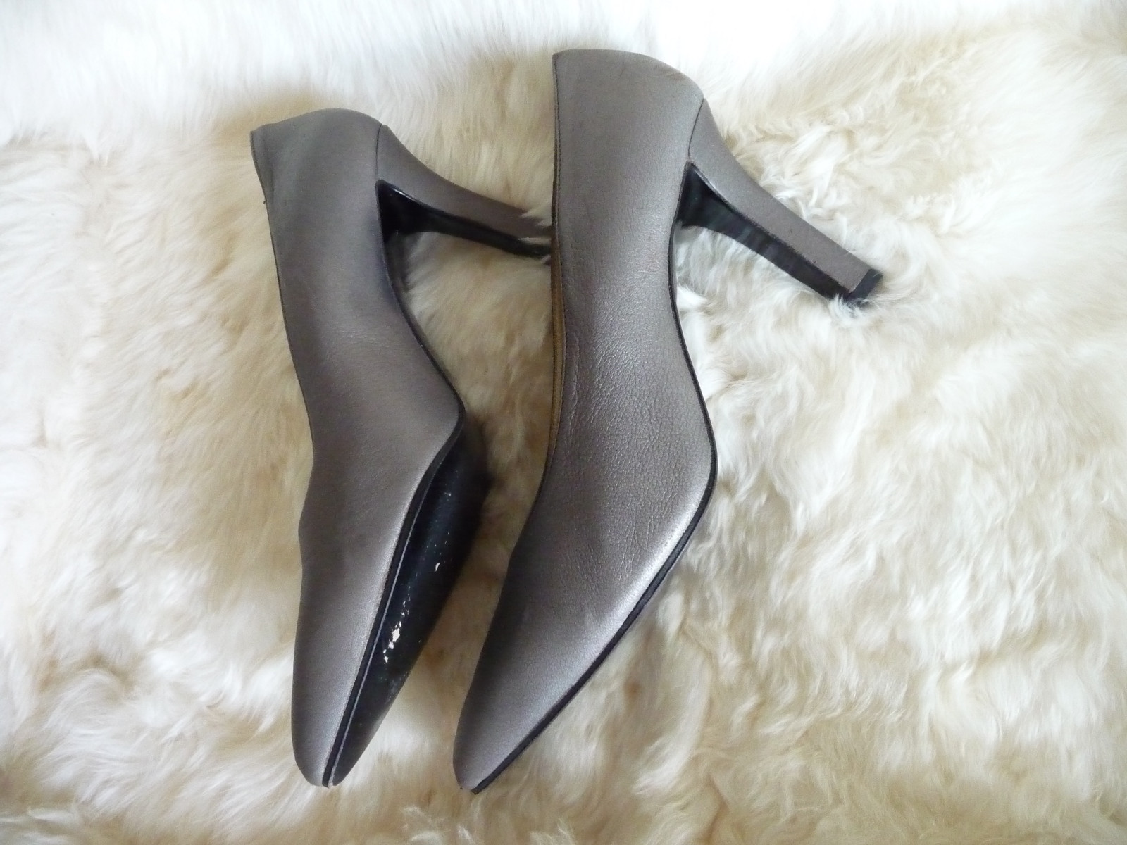 Décolleté punta a punta argento grigia in pelle Yves Saint Laurent