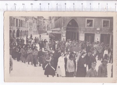 UDINE DURING THE INVASION Medical Lieutenant's Funeral 1918 - Postcard