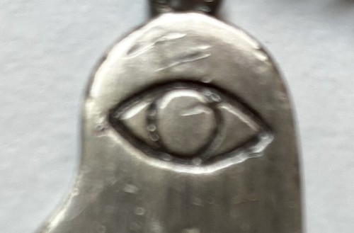 Colgante de mano en espiral de resorte Hamsa de colección amuleto protección de la nueva era usado - Imagen 11 de 11