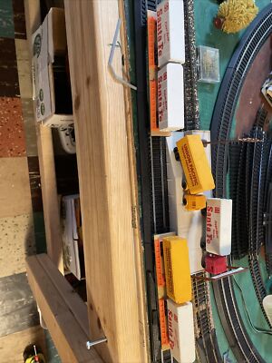 TYCO HO TRUCK TERMINAL LOADING/UNLOADING RAMP With 6 Container 2 Trucks N Cars