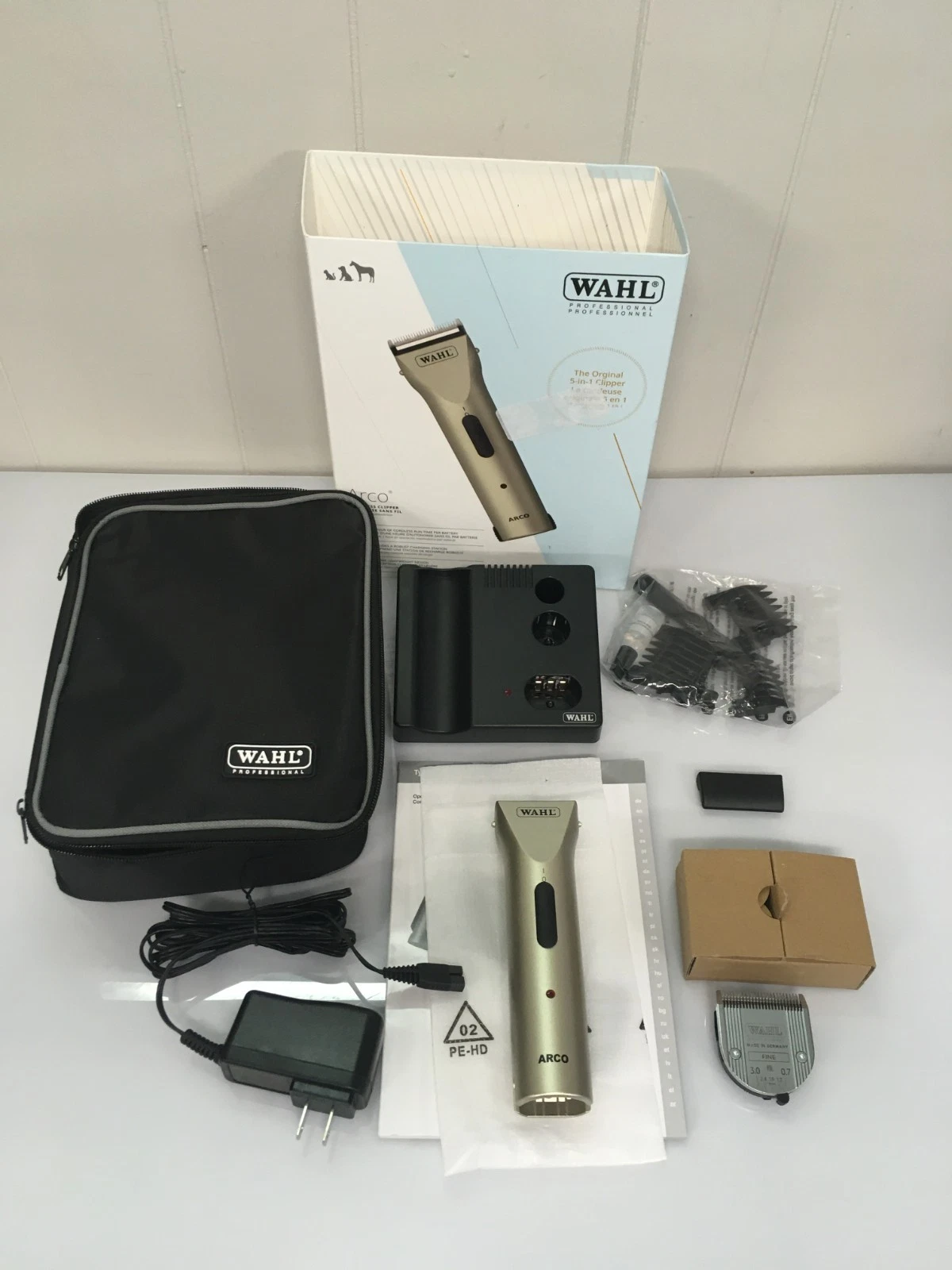 NEW Wahl Prof Animal Arco Pet Dog Cat Hair Clipper 2 Batteries Charger READ