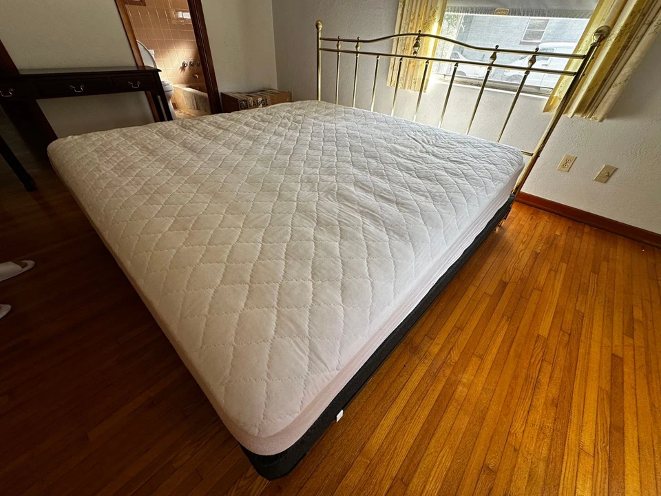 SERTA QUEEN SIZE Extra Meridian Matress With Box Spring Supports - Image 2 of 4