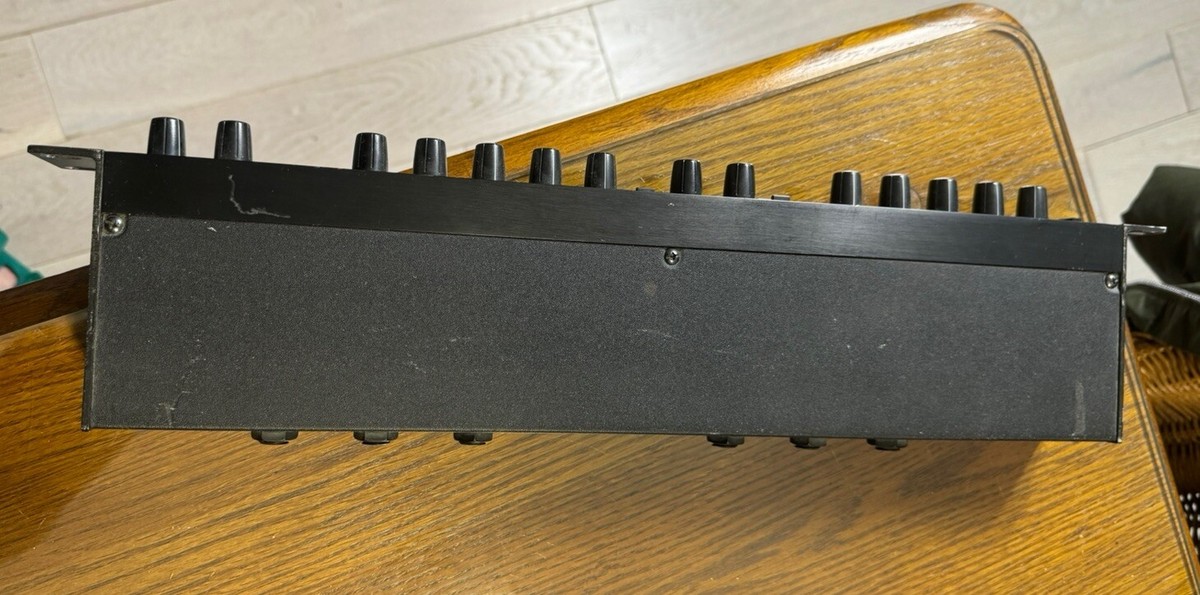 ALESIS 3630 COMPRESSOR RMS/Peak Dual Channel Compressor Limiter w