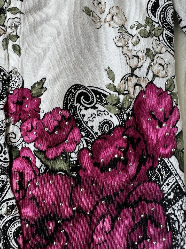 Suéter Cárdigan Floral Casa Blanca Mercado Negro Multicolor, Talla Mediana Foto 2 de 4
