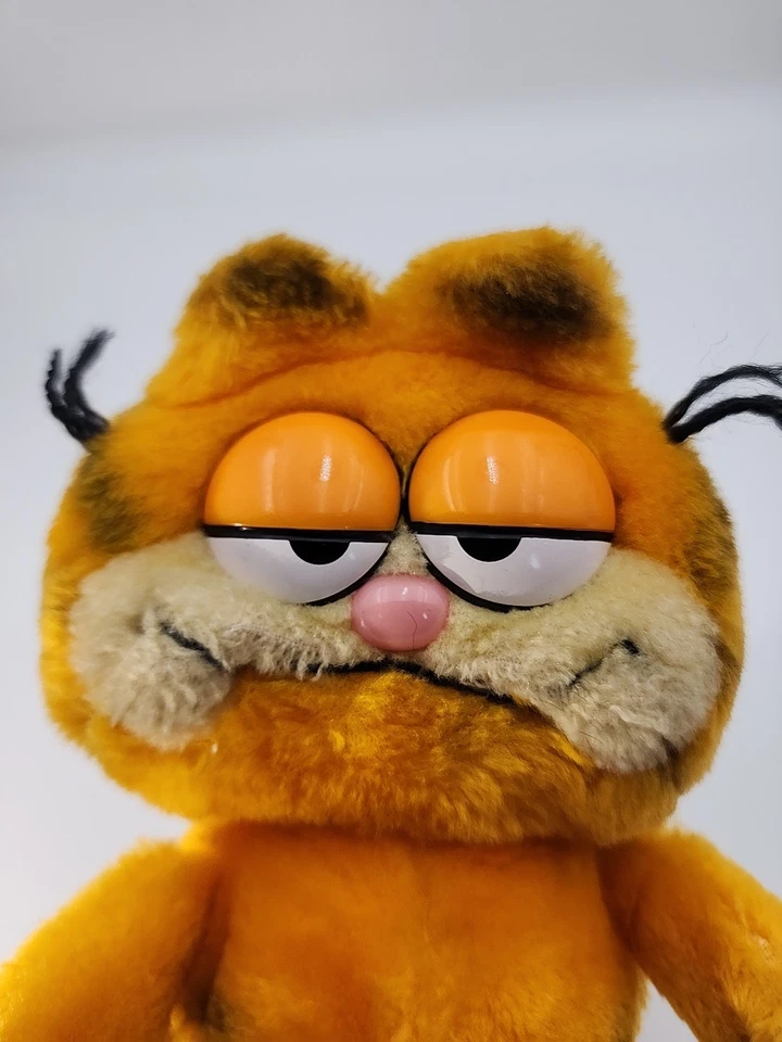 Vintage 1981 Fun Farm GARFIELD cat 9.5" tall plush toy - Image 3 of 4