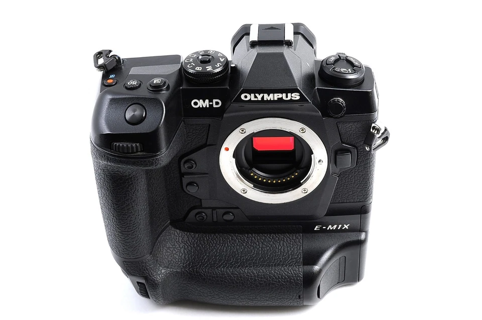 Olympus OM-D E-M1X Mirrorless Camera 20.4MP -shots 27,223 -MINT- [Extra 15%OFF] - Image 2 of 4
