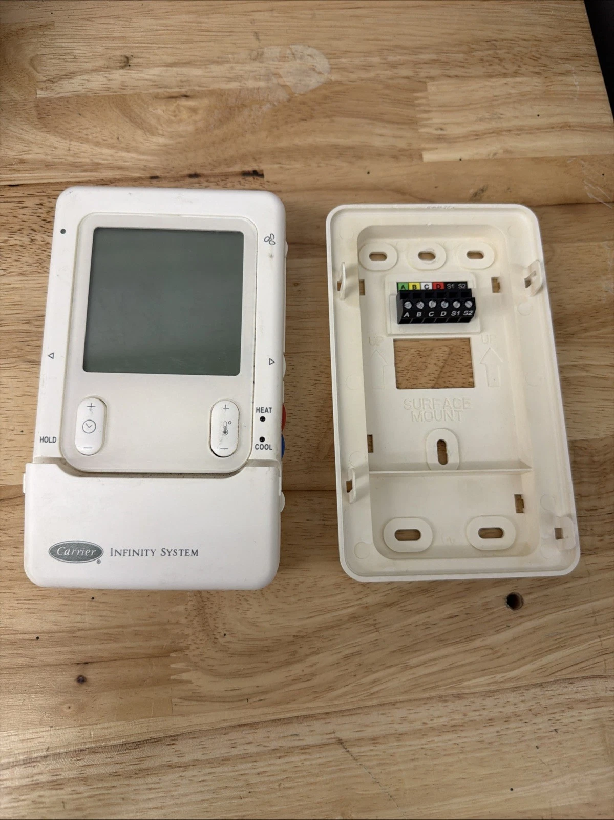 Carrier Infinity Thermostat SYSTXCCUID01-B VERSION 16