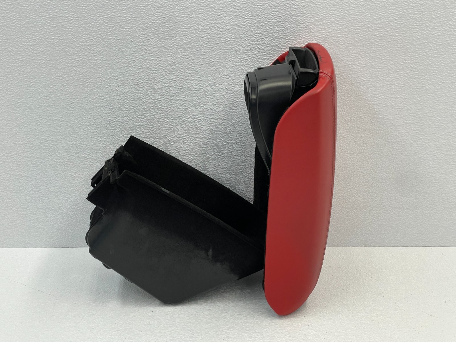 13 14 Maserati Granturismo M145 Center Console Armrest Storage Lid Red 1458 OEM