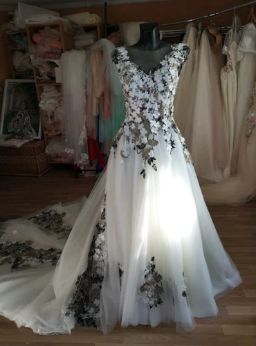 Florals Boho Wedding Dresses Fairy V Neck with Court Train Tulle Bridal Gowns - Picture 2 of 11