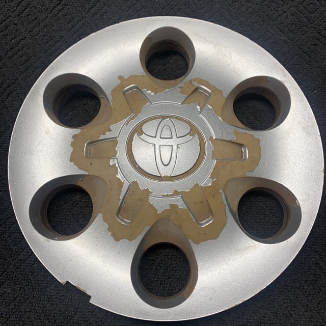 C69395B Toyota Sequoia, Tacoma, Tundra OEM Center Cap #8889-4