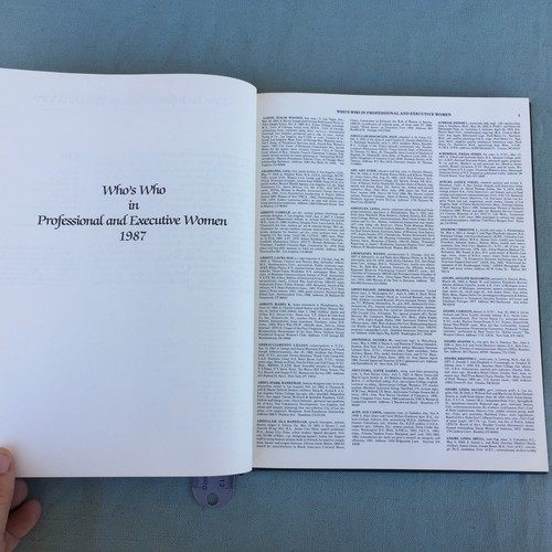 Vtg Book Who’s Who In Professional And Executive Women 1987 History Biographies - Picture 6 of 12