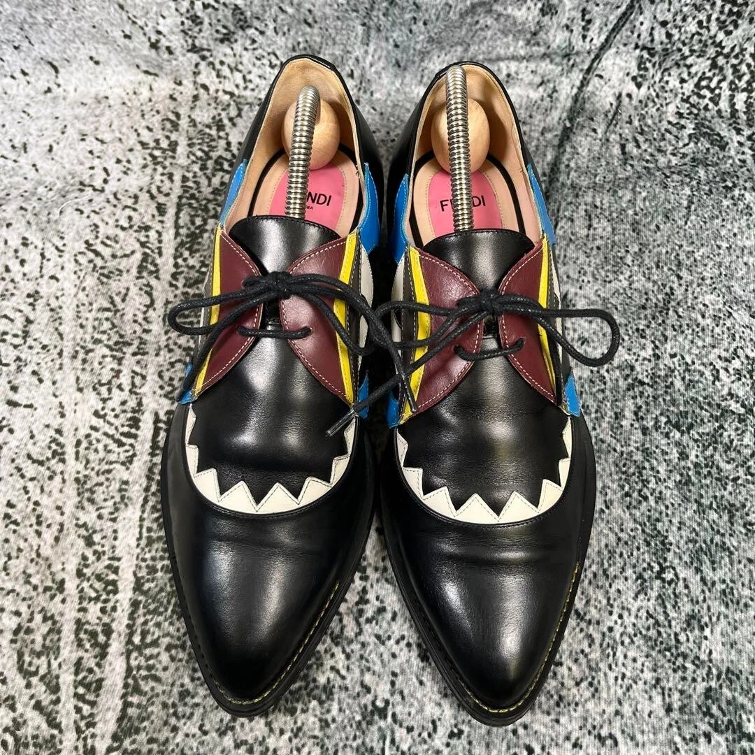 Scarpe eleganti FENDI logo Monster flat taglia EU37 US7 pelle nero donna ottime