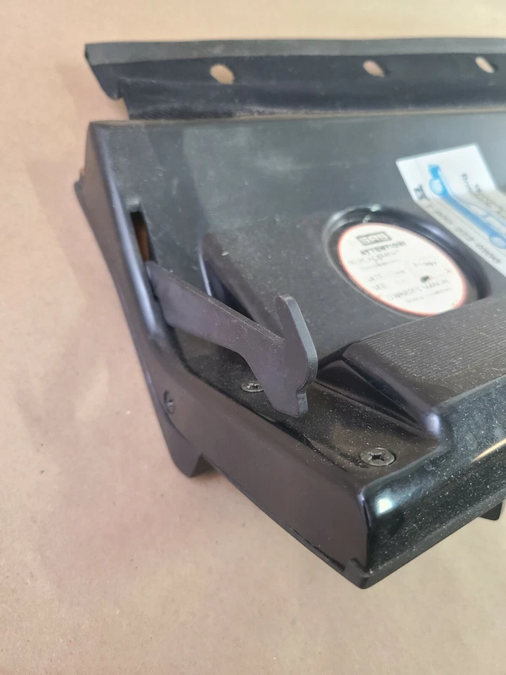 Guantera tapa puerta original Mercedes Benz W201 190e con llave Foto 4 de 4