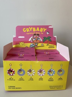 NEU POPMART Crybaby Urlaubsmodus auf Anhänger Blindbox BESTÄTIGT 6 Designs