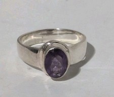 VINTAGE STERLING SILVER FACETED PURPLE AMETHYST OVAL STUDDED GEMSTONE SZ 6 RING