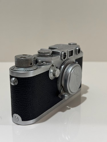 Fotocamera vintage Leica IIIc 35 mm a telemetro con tappo, manuale e flash - Ernst L. Wetzler - Foto 12 di 23