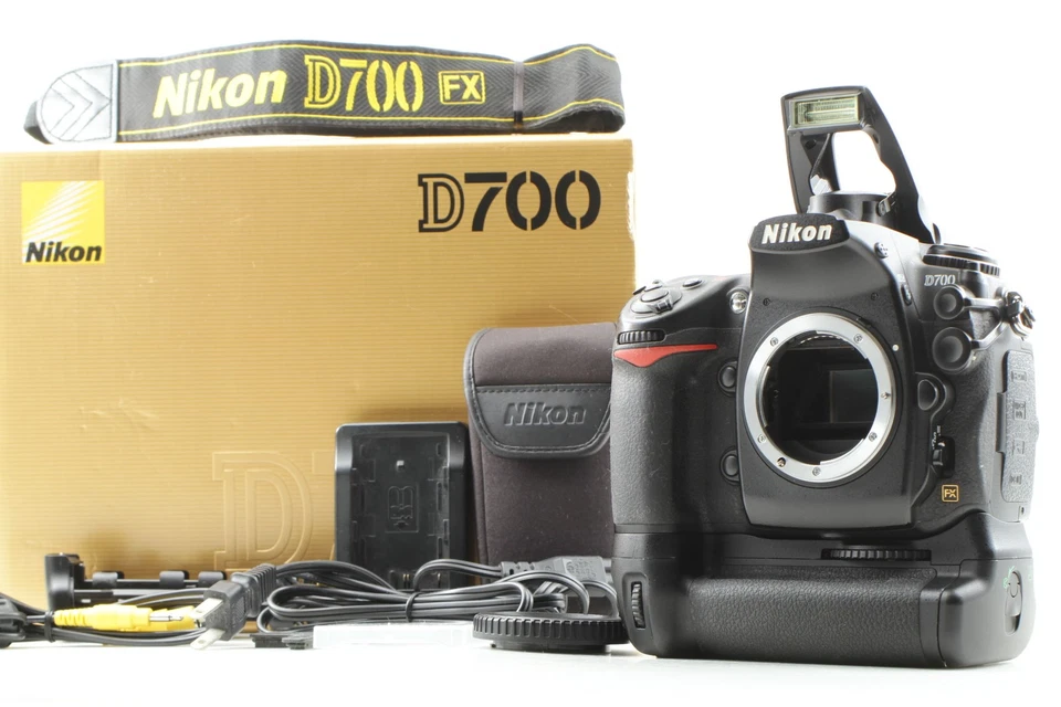 Nikon D700 *Battery Grip MB-D10* 12.1 MP Full Frame DSLR Camera From JAPAN - Image 2 of 4