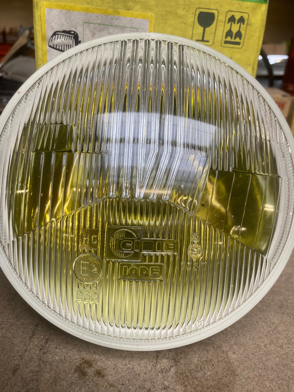 Phare droit code extérieur iode H1 Cibié 4-40-096 neuf pour Renault R17