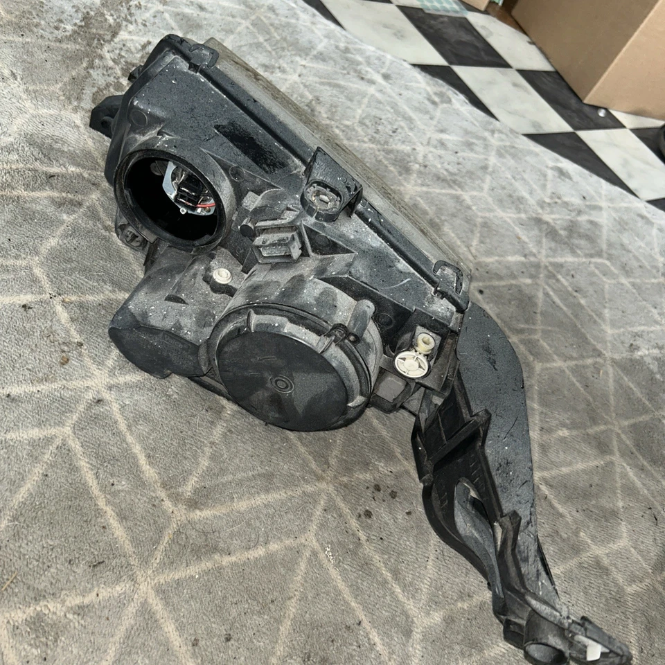 Unidad de faros Saab Valeo 79006423 Drivers OS. Algunas nubes pero todavía sin circular transitables Foto 3 de 3