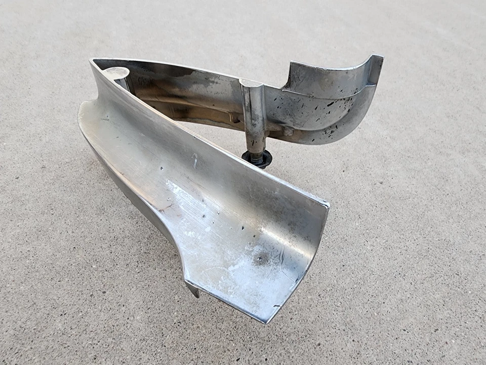 Oldsmobile Toronado 1966 1967 guardabarros superior izquierdo parachoques bisel moldura fabricante de equipos originales Foto 4 de 4