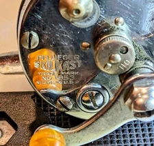 Vintage Pflueger SkilKast No. 1953  Level Wind Baitcasting Fishing Reel USA