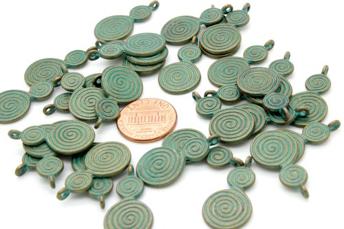 Antik Patina Grün Bronze Charm Anhänger 27mm x 14mm x 1mm - Wirbel Spirale - Bild 3 von 3