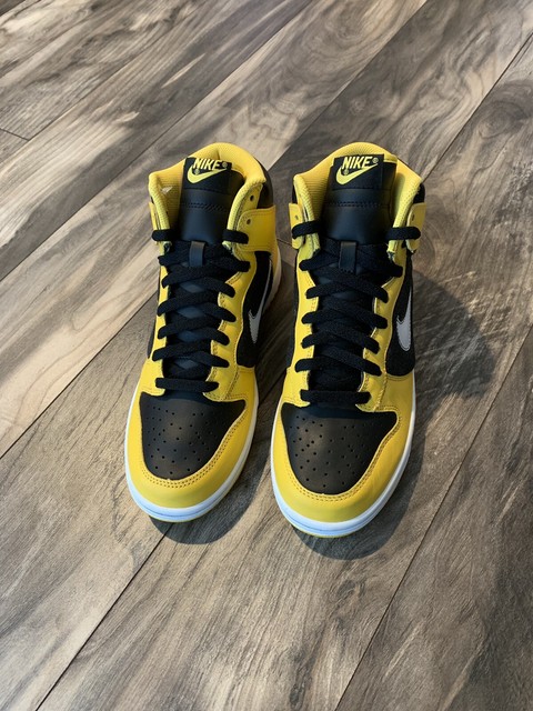 nike dunk goldenrod