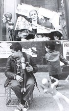 LARGE LOT BLACK AND WHITE PHOTOS, 1960s URBAN LIFE. VERY INTERESTING COLLECTION.