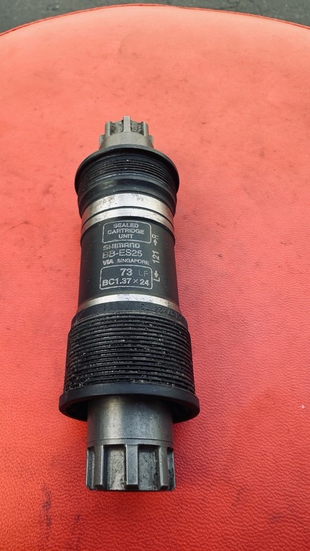 SHIMAnO BB-ES25 STA SINGAPORE 73 LF BC1.37 × 24 121 Bottom Bracket Octalink