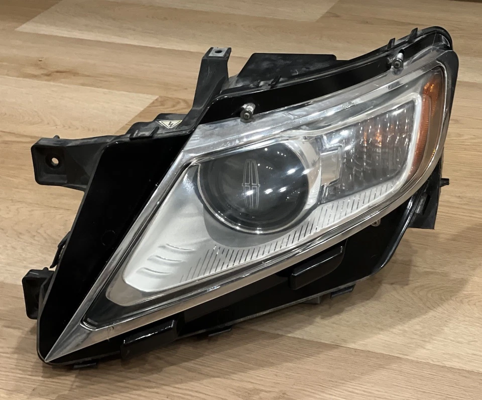 Faro AFS adaptable de xenón para conductor izquierdo Lincoln MKX 2011-2015 OEM Foto 4 de 4