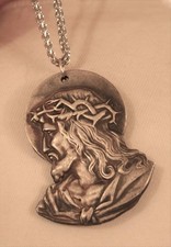 Precioso Collar Medalla Peltre Corona de Espinas Cabeza de Cristo Esculpida De Colección