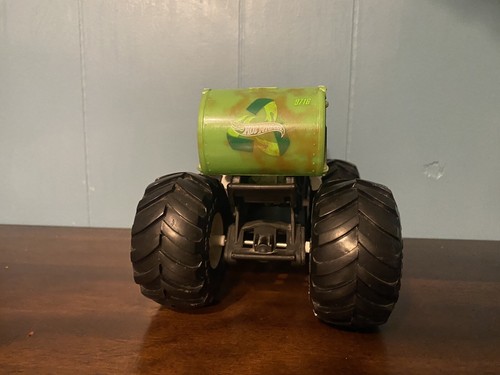 HOT WHEELS Monster Trucks 1:24 OVERSIZED *WILL TRASH IT ALL* Green Garbage Truck - Picture 4 of 8