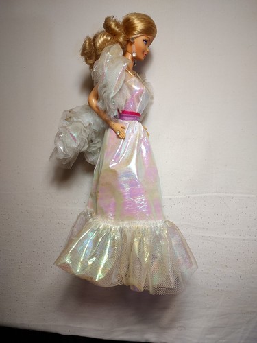 Vtg Mattel 1983 Crystal Barbie OOB w/ Iridescent Pendant - Picture 8 of 14