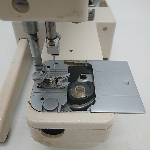 Vintage "Finesse 834" Sewing Machine - Tested/Working - NO FOOT PEDAL OR PLUG - Picture 7 of 22