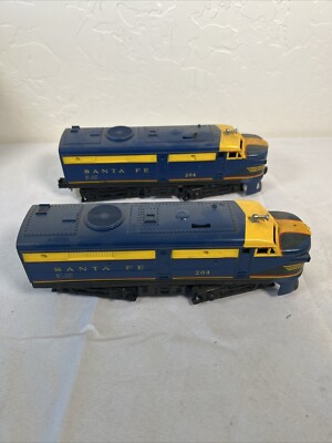 VTG Lionel Sante Fe 204 Lot of 2 Diesel Locomotives 1 Powered 1 Dummy O Gauge
