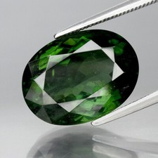 Apatite verte du Brésil en ovale facetté de 11.78Cts