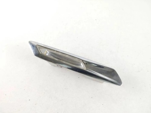 BMW 5 Touring F11 Kotflügelblinker vorne links 01038701 7154167 2.00 31918539