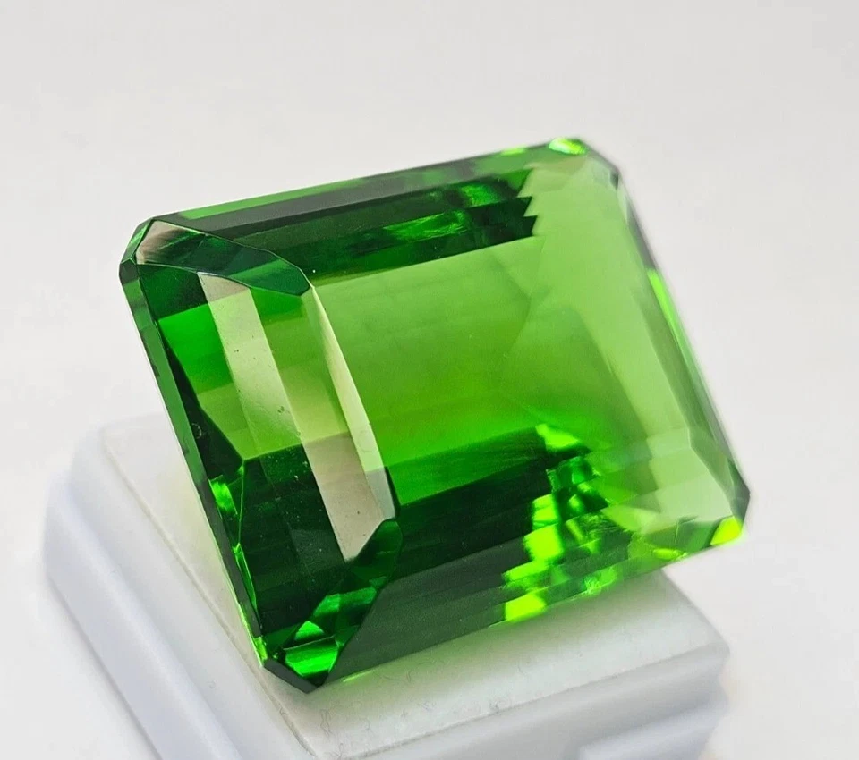 Green Peridot Natural Emerald Cut 93-95 Ct VVS Loose EGL Certified Gemstone - Image 4 of 4