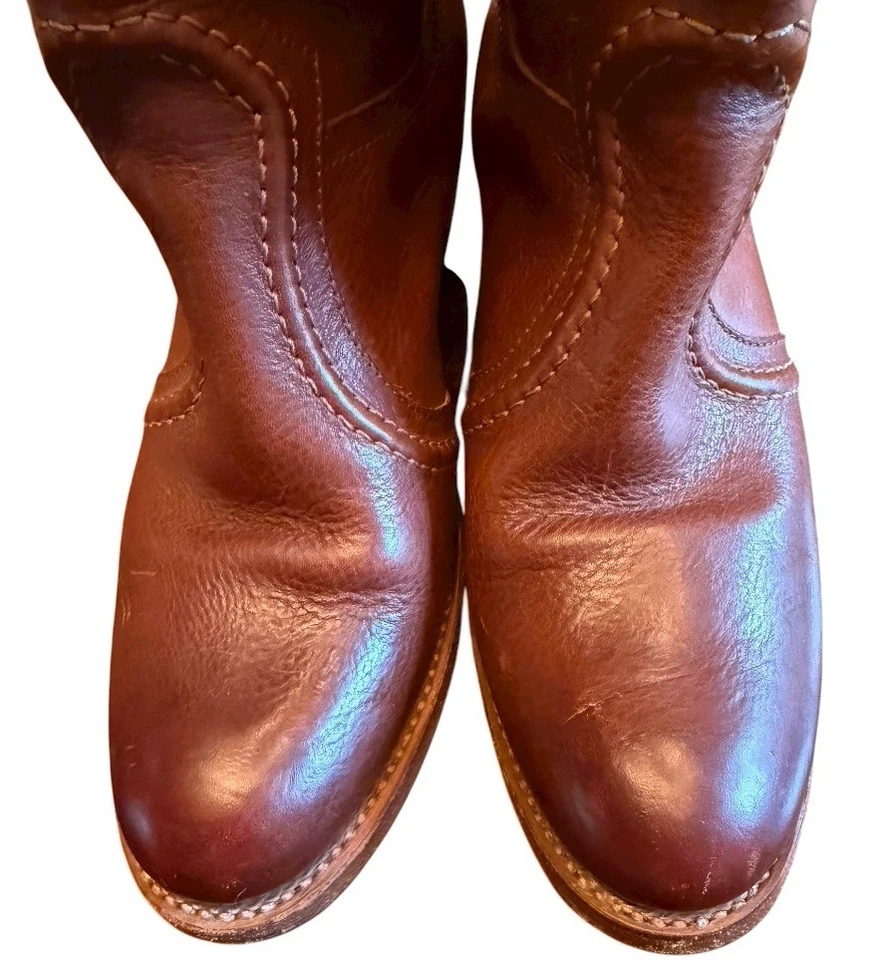 Botas de cowboy vintage Frye 9 B feitas nos EUA couro salto marrom - Imagem 2 de 4